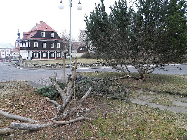 březen 2017
